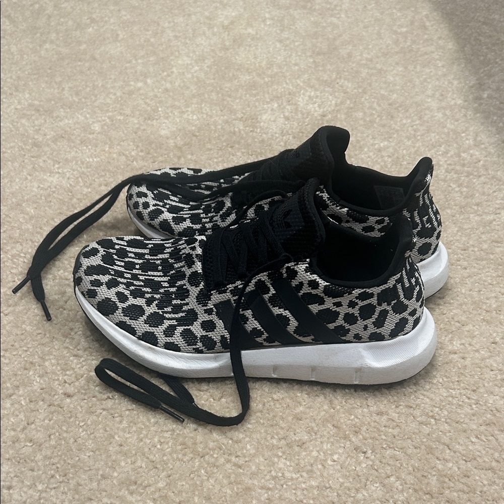 Adidas Monochrome Patterned Sneakers - Picture 3 of 6